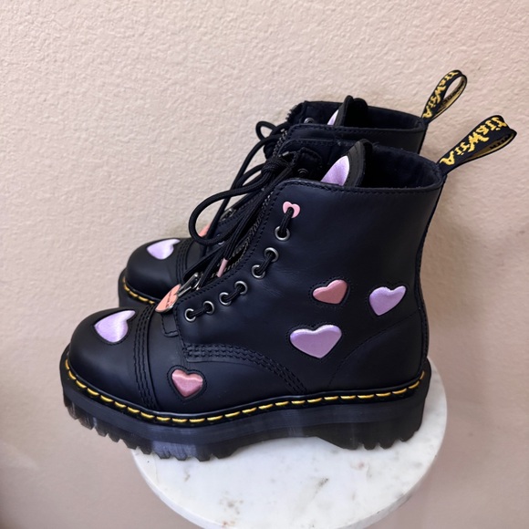 Worn Once Women DR MARTENS Sinclair black Leather hearts platform boots Sz 9 - Picture 11 of 11
